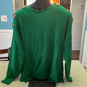 ALISON ANDREWS Large Kelly green button shoulder cable knit sweater.